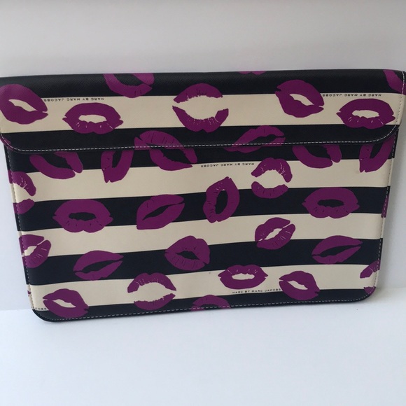 NWOT Marc Jacobs Striped lips Laptop sleeve - Picture 3 of 10